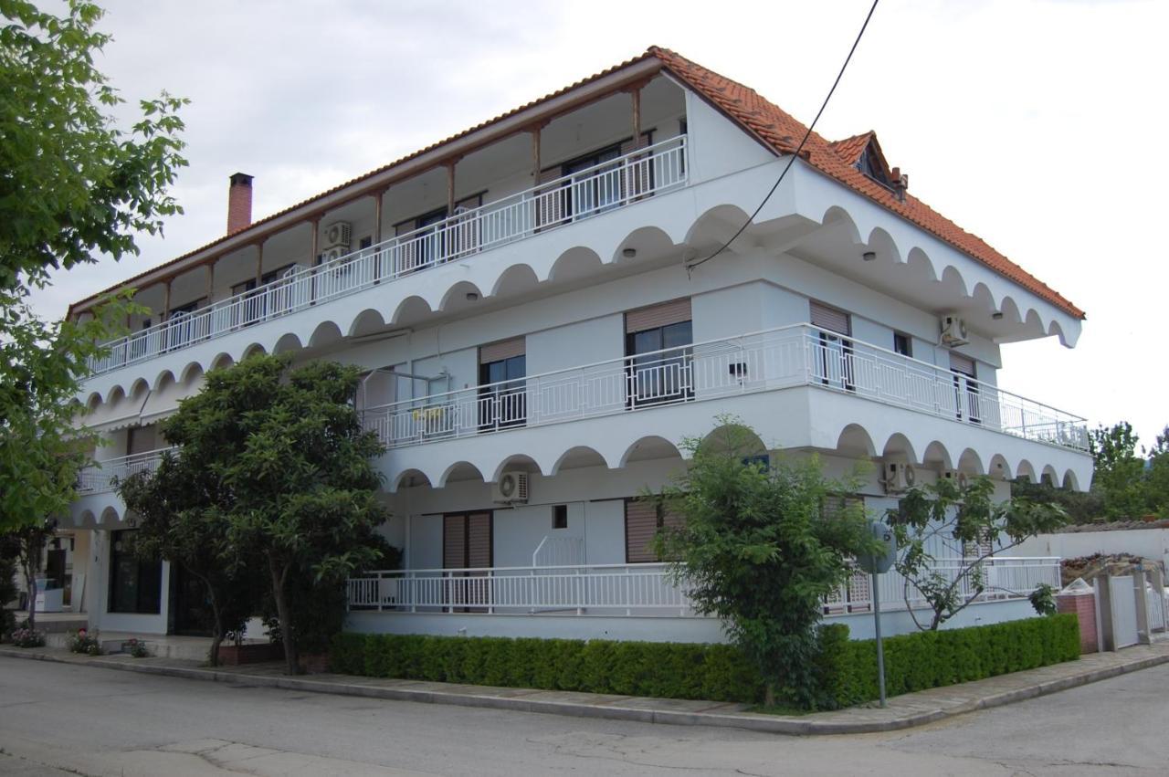 Giorgos Apartments Square Nea Vrasna Bagian luar foto