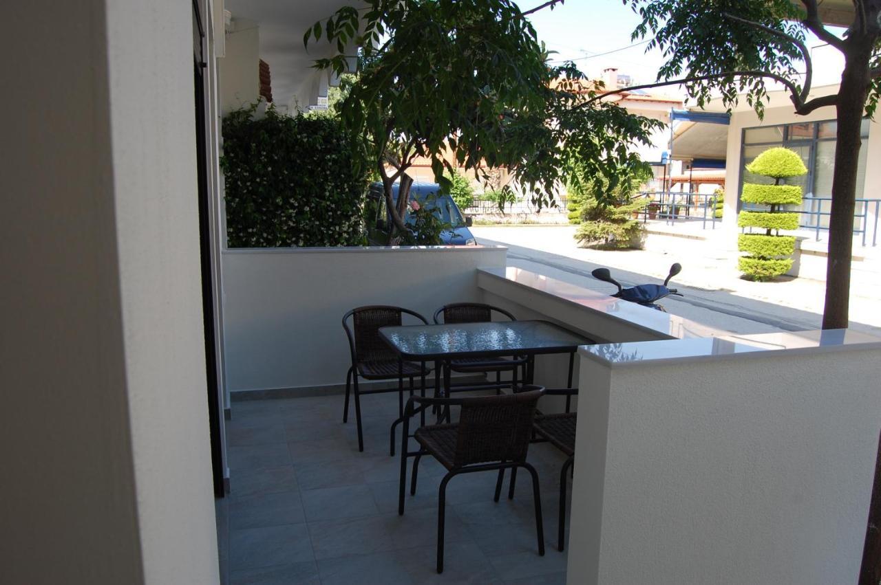 Giorgos Apartments Square Nea Vrasna Bagian luar foto