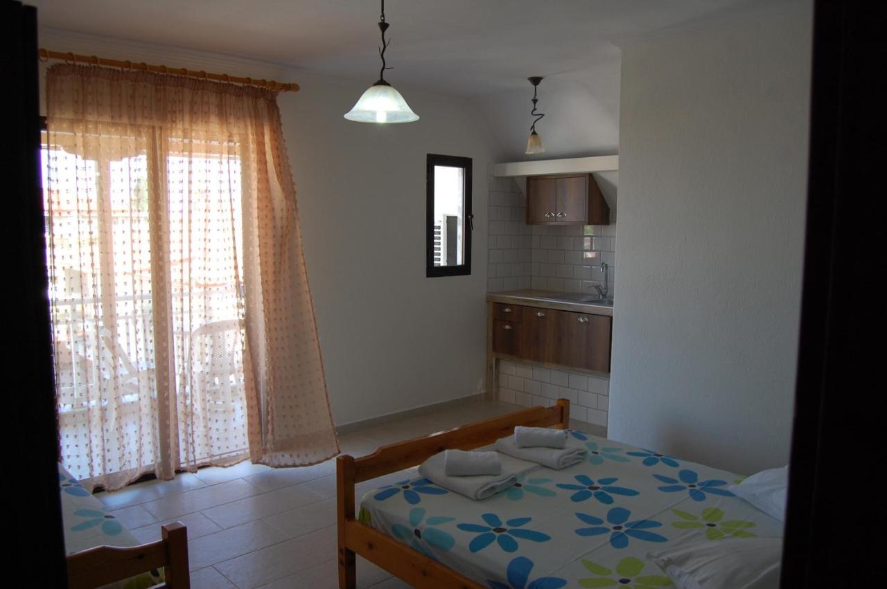 Giorgos Apartments Square Nea Vrasna Bagian luar foto