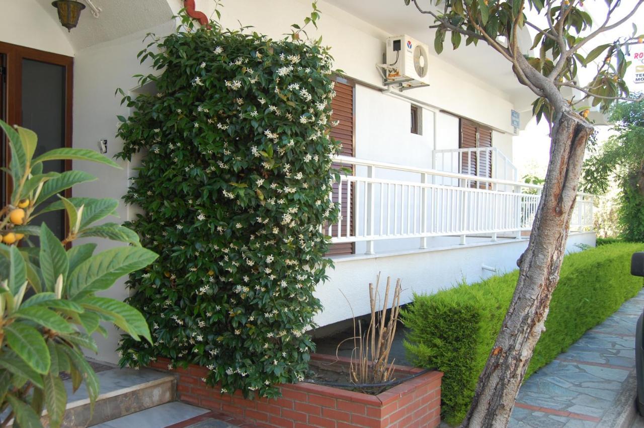 Giorgos Apartments Square Nea Vrasna Bagian luar foto