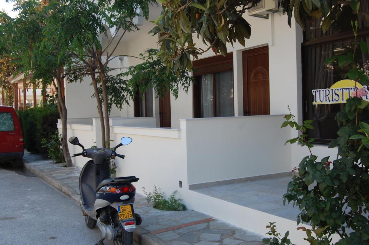 Giorgos Apartments Square Nea Vrasna Bagian luar foto