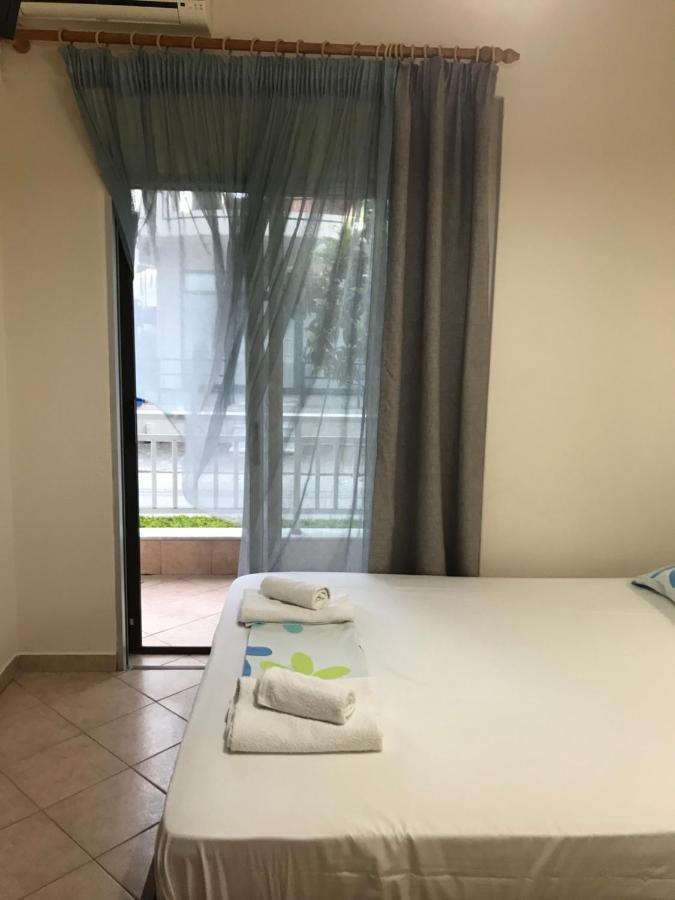 Giorgos Apartments Square Nea Vrasna Bagian luar foto