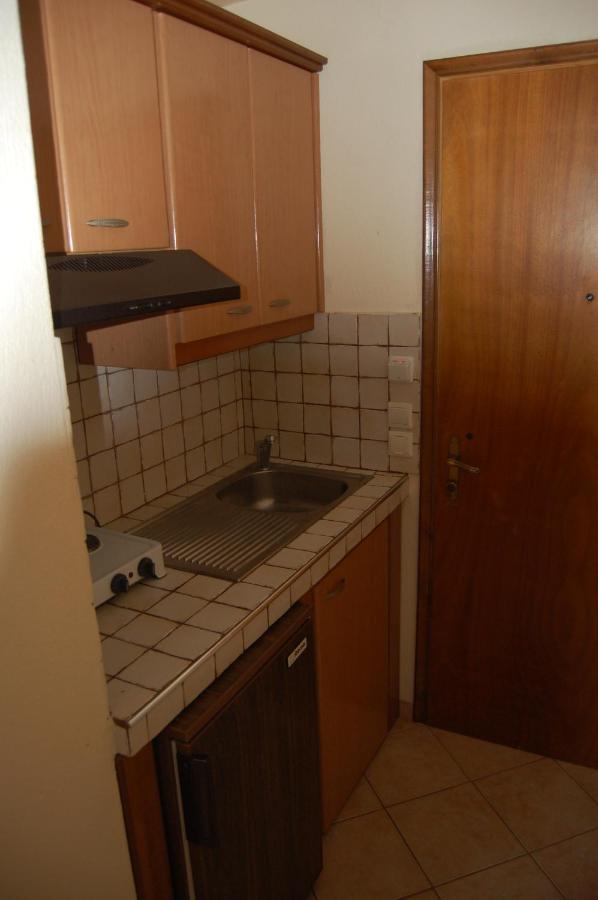 Giorgos Apartments Square Nea Vrasna Bagian luar foto