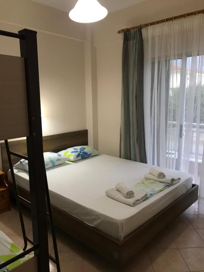 Giorgos Apartments Square Nea Vrasna Bagian luar foto