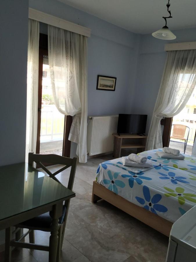 Giorgos Apartments Square Nea Vrasna Bagian luar foto
