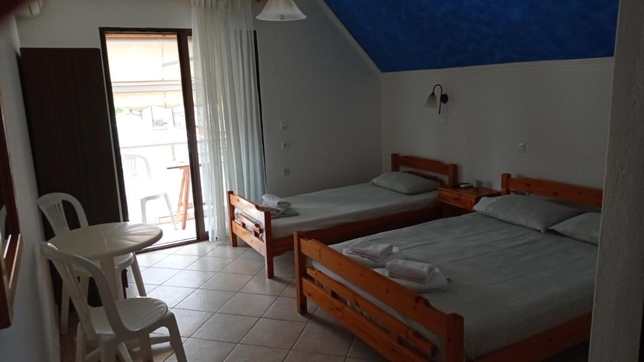 Giorgos Apartments Square Nea Vrasna Bagian luar foto