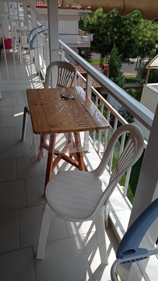 Giorgos Apartments Square Nea Vrasna Bagian luar foto